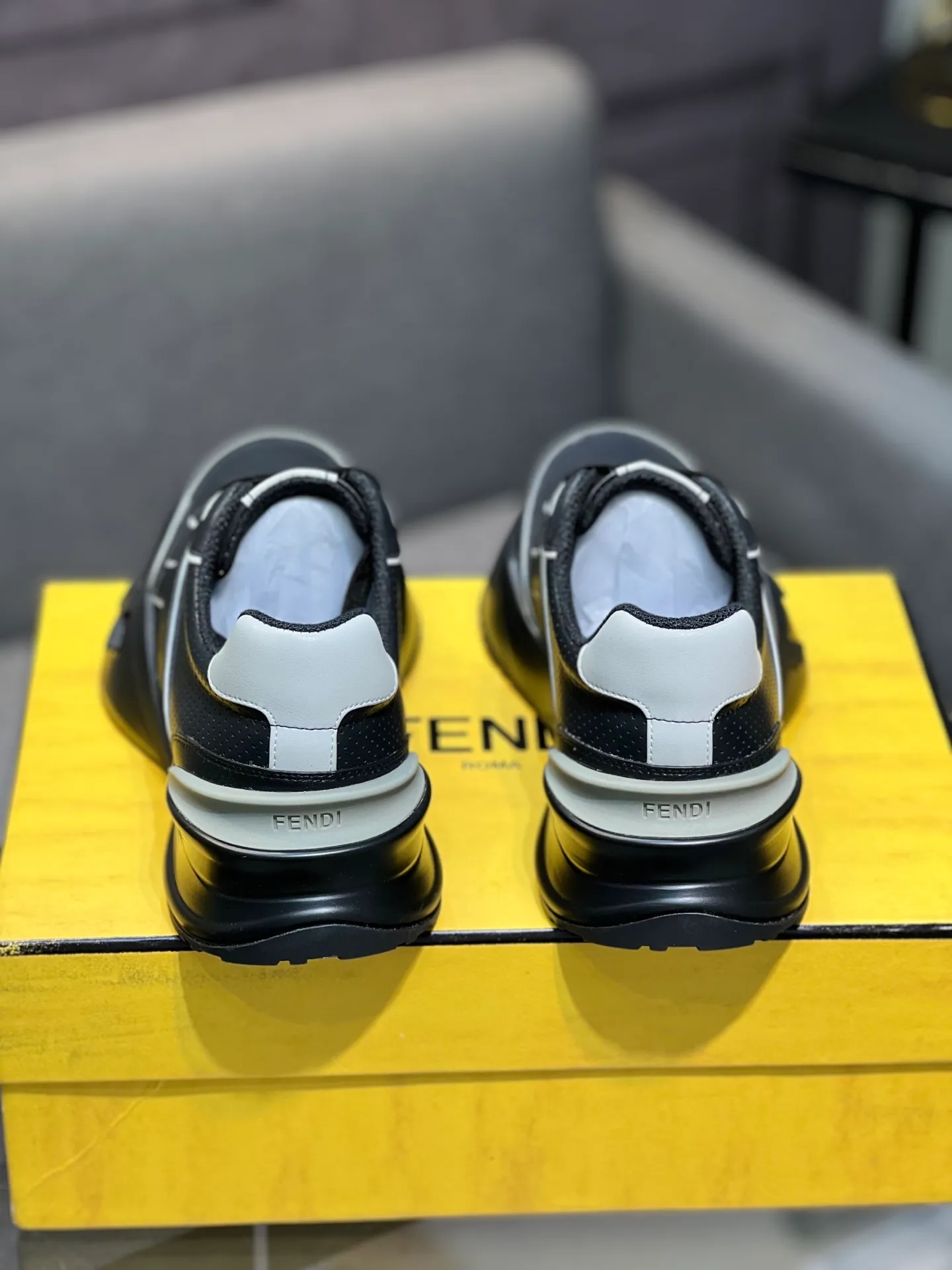 Men's shoes 💰580 FENDI men's fashion casual shoes 👟Hot sale🔥Official website 1:1 replica ⬆️Original quality - Original leather - Original breathable mesh lining Original outsole 1:1 replica, code number 38-44 (45-46 customized)